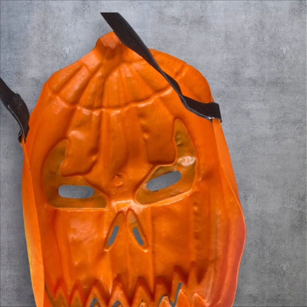 Great condition rubber scary pumpkin mask stretchy is great